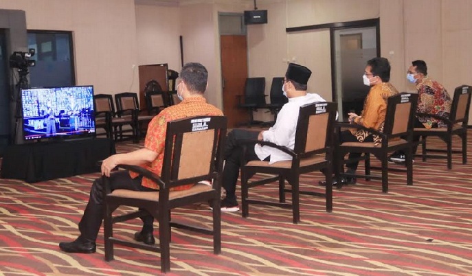 Wali Kota Pasuruan Saifullazh Yusuf (Gus Ipul), bersama Kepala Diskominfo, Kepala Disdikbud, Plt. Asisten Pemerintahan, dan Plt. Kepala Disparbudpora Kota Pasuruan mengikuti peluncuran Literasi Digital Nasional oleh Presiden Joko Widodo, Kamis (20/5/2021).