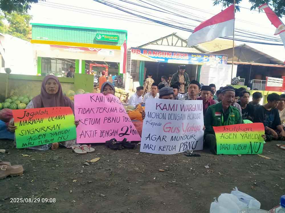 Warga Nahdliyin di salah satu daerah yang protes atas keputusan Ketum PBNU, Gus Yahnya karena mengundang seorang pro-Zionis, Peter Berkowitz, sebagai pembicara dalam pelatihan kader.