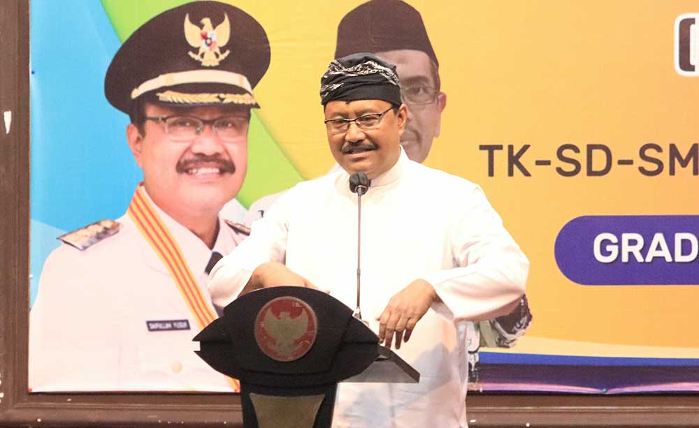 Buka Pembinaan Anggota PGRI Kota Pasuruan, Gus Ipul Ingatkan untuk Berpikir Bersih