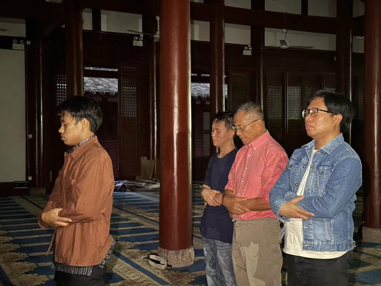 Dituding Murtad, Dahlan Iskan Jawab dengan Shalat