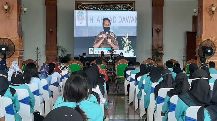 Bupati Madiun Ahmad Dawami pada Seminar Nasional Strategi Persiapan Generasi Emas di Pendopo Ronggo Djoemeno.