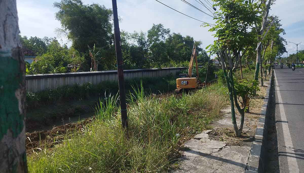 Normalisasi sungai di Pamekasan.