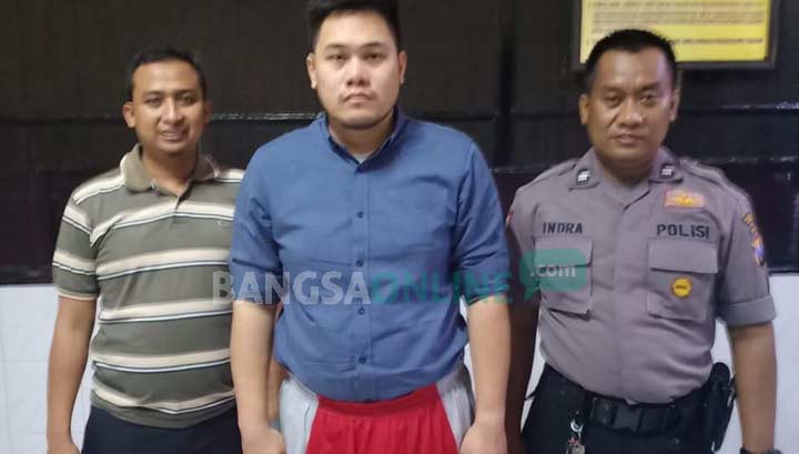 Tersangka Arden Gabriel Sudarto saat penahanan di Mapolrestabes Surabaya.