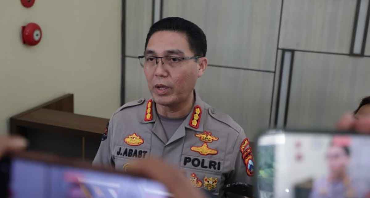 Kabid Humas Polda Jatim, Kombes Pol Jules Abraham Abast, saat memberi keterangan ke awak media terkait maraknya kasus curanmor atau pencurian kendaraan bermotor.