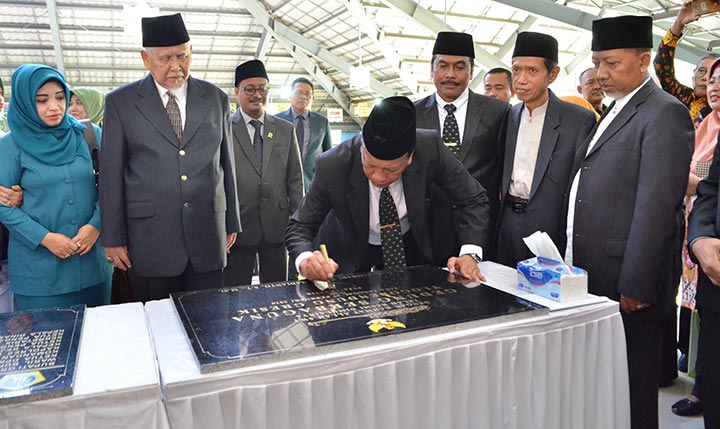 Disaksikan Kiai Robbach, Bupati Sambari Resmikan Pudak Galeri