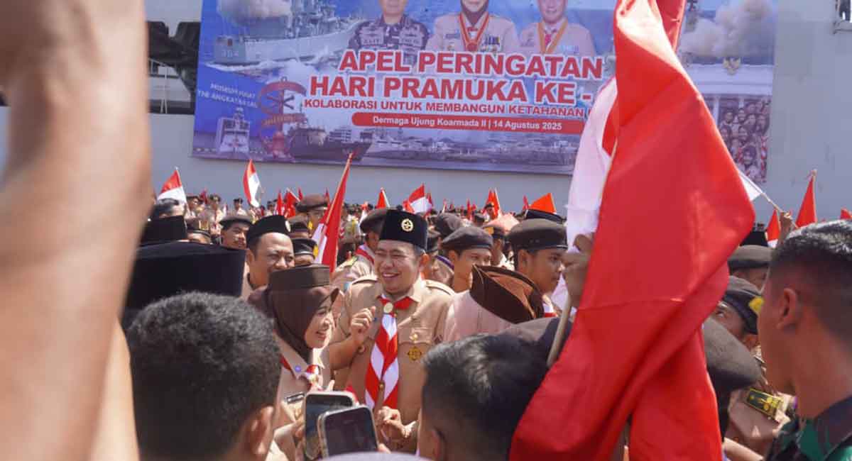 Bupati Jember saat menghadiri peringatan Hari Pramuka ke-64.