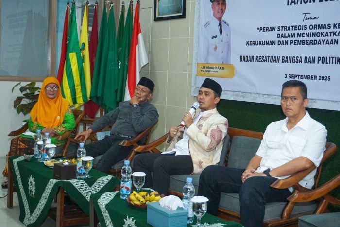 Wali Kota Pasuruan, Adi Wibowo saat menghadiri acara Pembinaan Organisasi Kemasyarakatan (Ormas) Bidang Keagamaan