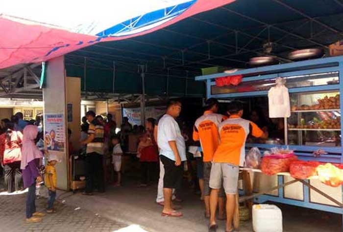 Suasana gerai bakso Swalayan Trunojoyo, Surabaya. foto: OZY/ UTM/ BANGSAONLINE