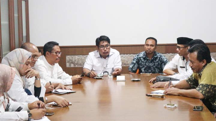 Direktur PMD Kemendes PDTT-RI, M. Fachri S.STP. saat memimpin rapat.