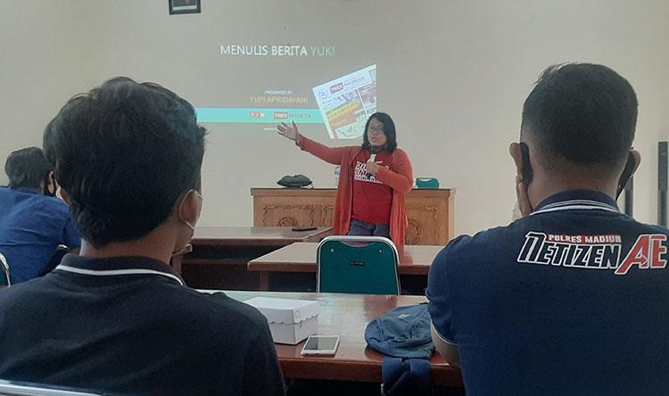 Yupi Apridayani, Narasumber Acara Pembinaan KIM dan Penggiat Medsos oleh Dinas Kominfo Kabupaten Madiun. (foto: ist)
