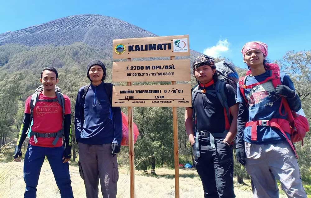 Ilustrasi mendaki Gunung Semeru. Foto: BANGSAONLINE