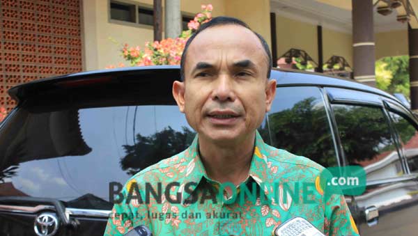 LAMBAN: Ketua DPC Gerinda Bojonegoro, Setyo Hartono menilai polisi lamban mengusut kasus dugaan penggelapan uang partai Rp500 juta. foto: eky nurhadi/ BANGSAONLINE