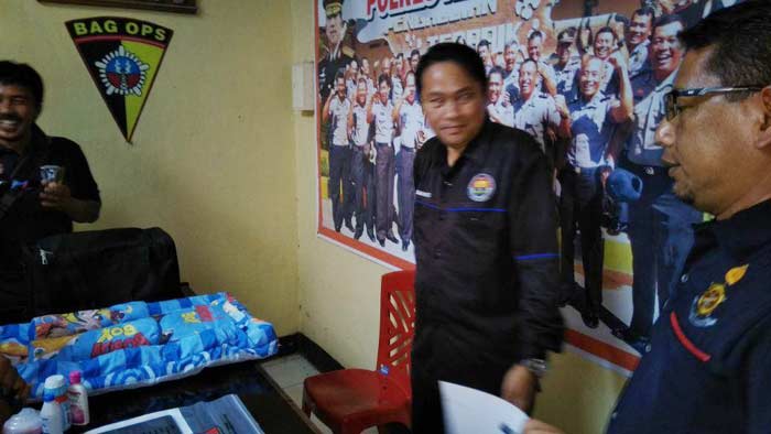 Beberapa barang bukti saat diamankan di Mapolresta Kediri. Foto: ARIF KURNIAWAN/BANGSAONLINE