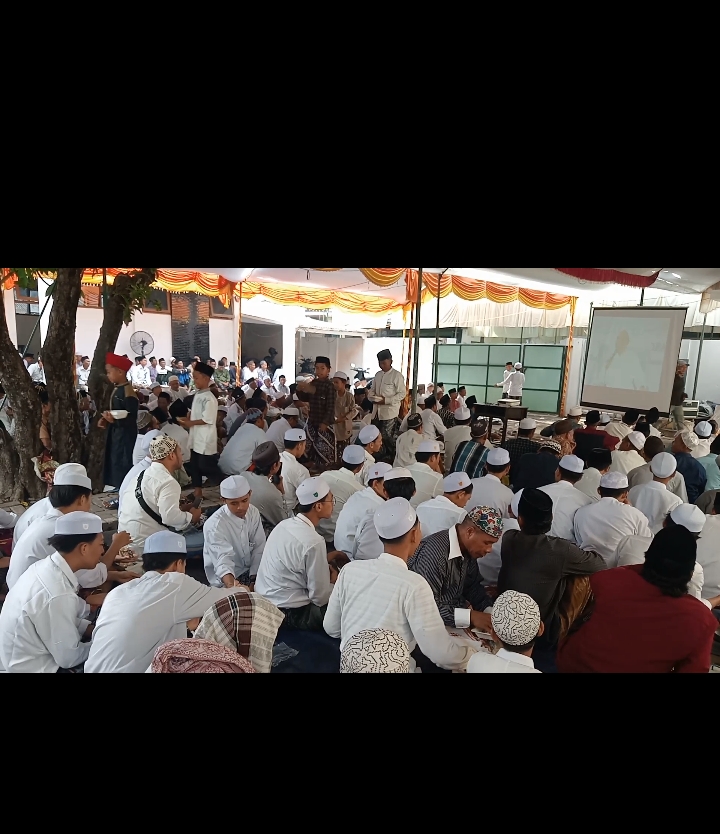 Suasana Haul Kiai Mustofa Lekok Pasuruan