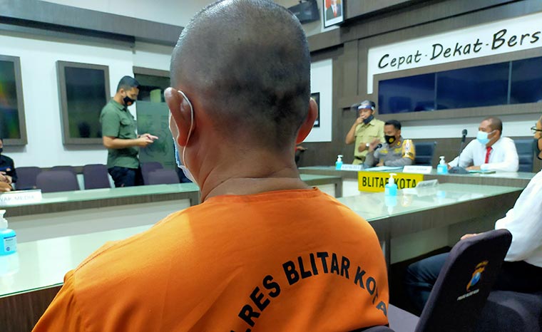 Tersangka pencabulan dimintai keterangan di Mapolres Blitar Kota.