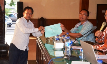 Sosialiasi dana desa di Pendopo Manggala Praja Nugraha Trenggalek. foto: herman subagyo/BANGSAONLINE