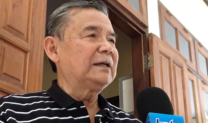 Irjen Pol. (Purn.) Dr. Bibit Samad Rianto, M.M., saat berbicara dengan wartawan di Kediri, Jumat (14/2/2020). foto: MUJI HARJITA/ BANGSAONLINE