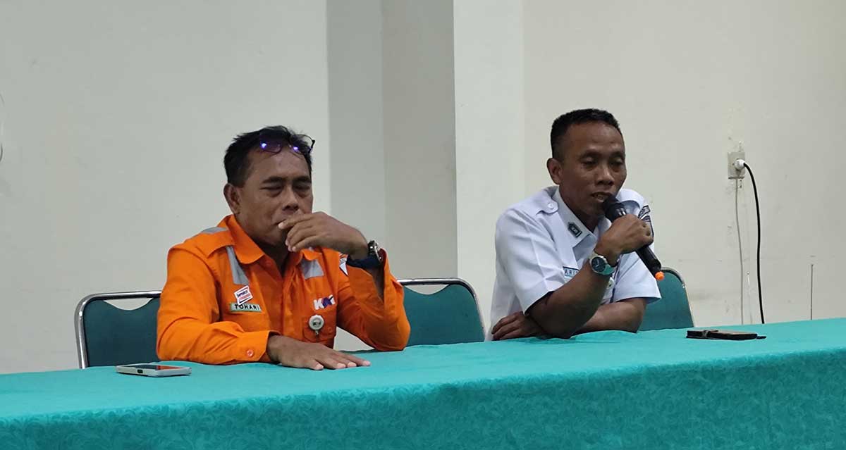 Manajer Humas KAI Daop 7 Madiun (kiri), dan Kepala Stasiun Kediri saat konferensi pers terkait angkutan Lebaran 2026. Foto: Ist