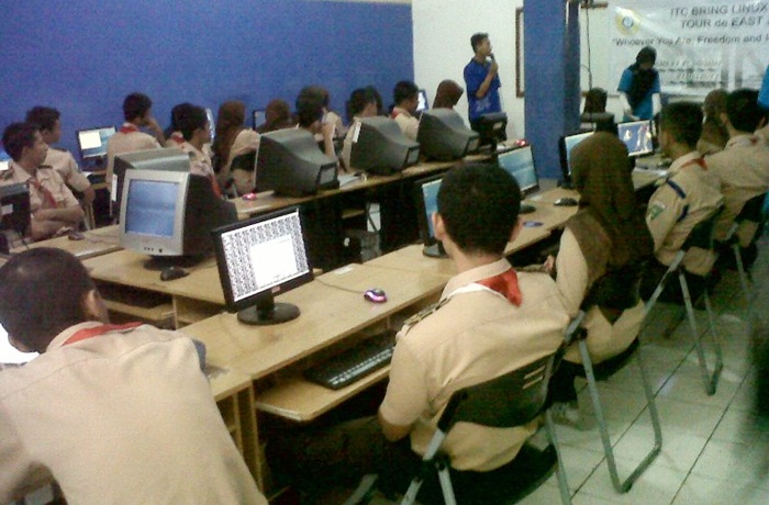 Dengan fasilitas yang sangat memadai, para pelajar SMKN Pungging termotivasi untuk berprestasi yang lebih tinggi lagi.