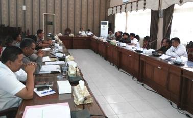 Suasana hearing antara dewan Kota Probolinggo dan Jasa Raharja serta Samsat. (foto: andi/BANGSAONLINE)