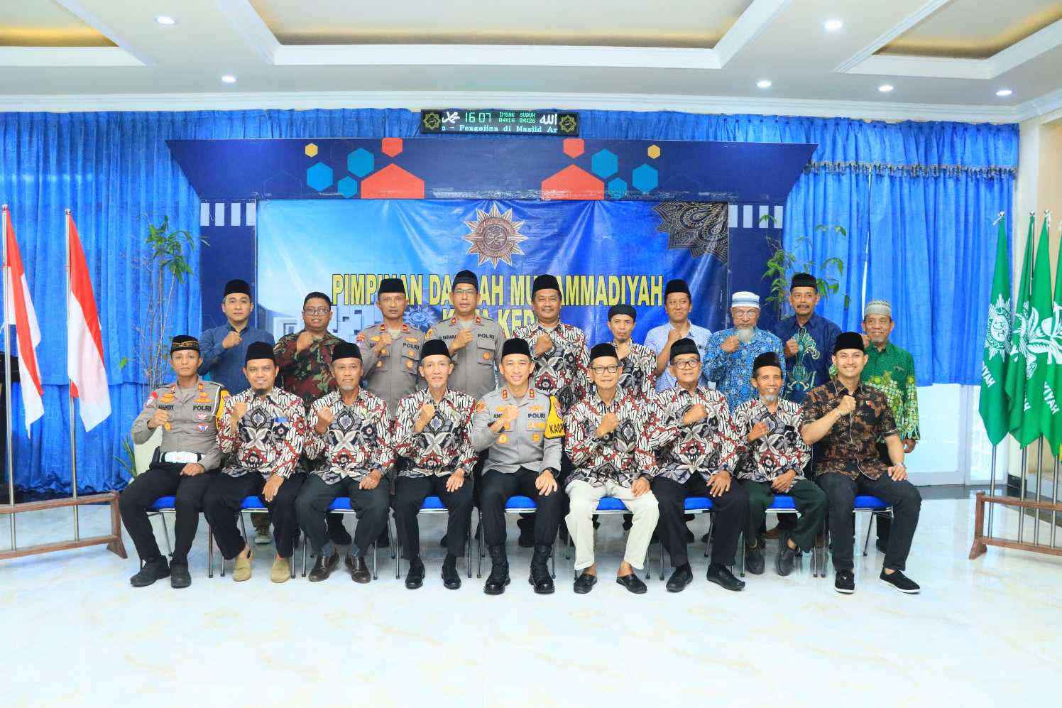 Kapolres Kediri Kota
AKBP Anggi Saputra Ibrahim dan jajaran bersama Pimpinan Daerah Muhamadiyah Kota Kediri. (Ist). 

