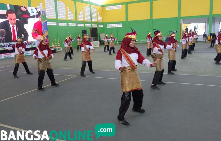 Pelajar di Jombang Meriahkan Hari Santri Nasional dengan Lomba Senam Dayung