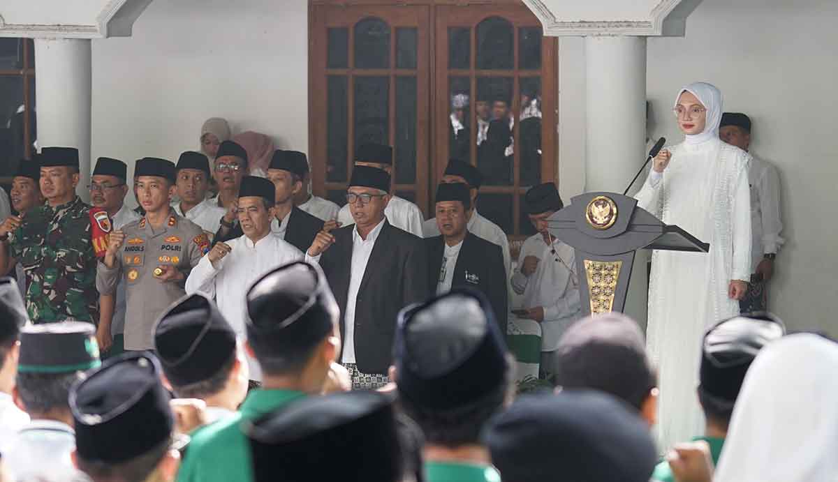 Wali Kota Kediri saat memperingati Hari Santri 2025.