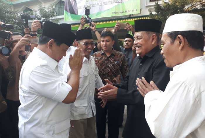 Prabowo saat mengunjungi Ponpes Sunan Drajat.