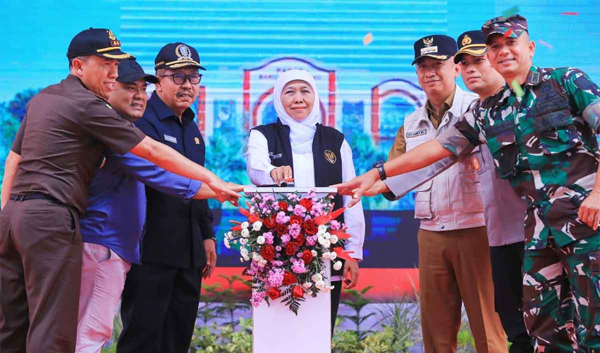 Gubernur Khofifah saat meresmikan Pasar Baru Kertosono, Nganjuk.