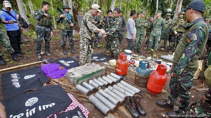 Kelompok milisi di selatan Filipina. foto: (Picture-Alliance/dpa/L Castillo) 