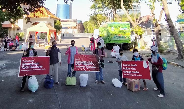 Angka Kesembuhan Pasien Covid-19 Capai 77,53 Persen, Pemkot Surabaya Terus Bagi-Bagi Masker