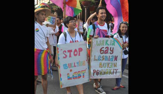Para LGBT saat demo di Jakarta.