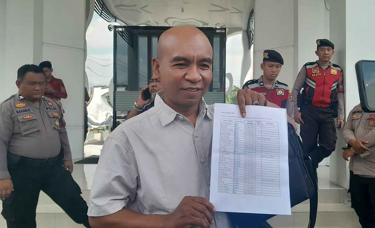 Koordinator GKS Basra, Taufik, saat berada di Kejari Situbondo.