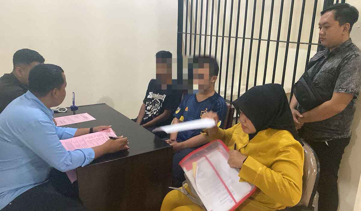 Penyerahan tersangka dan barang bukti tahap II ke JPU.