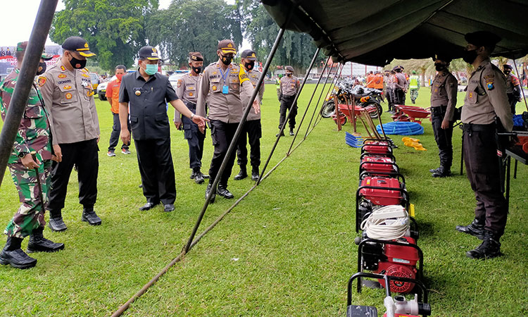 Apel siaga bencana di Alun-Alun Kota Blitar, Selasa (17/11/2020). (foto: ist)