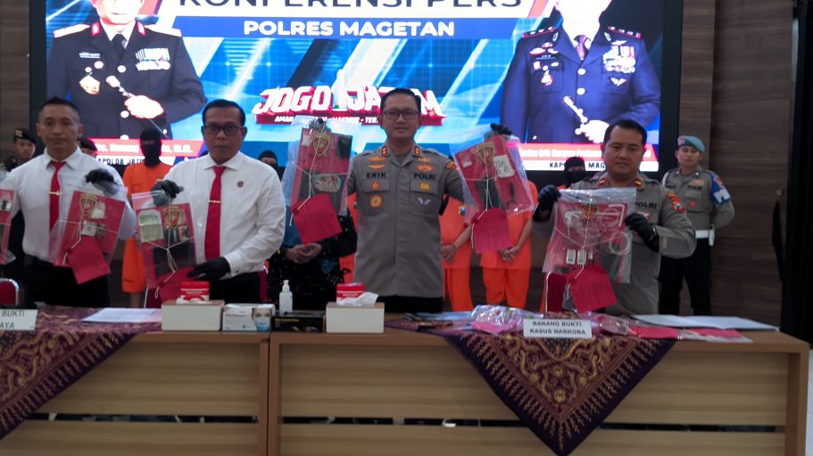 Konferensi pers hasil Operasi Tumpas Semeru 2025 yang dilakukan Polres Magetan. Foto: Hendro Suhartono/BANGSAONLINE