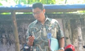 M Tazam, Ketua Panitia Pemeriksa Kegiatan Dinas Pertanian Kabupaten Lumajang usai diperiksa Kejari. (imron/BANGSAONLINE)