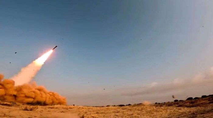 Rudal Iran meluncur membalas serangan Amerika Serikat dan Israel. (Foto: Press TV/minanews.net)