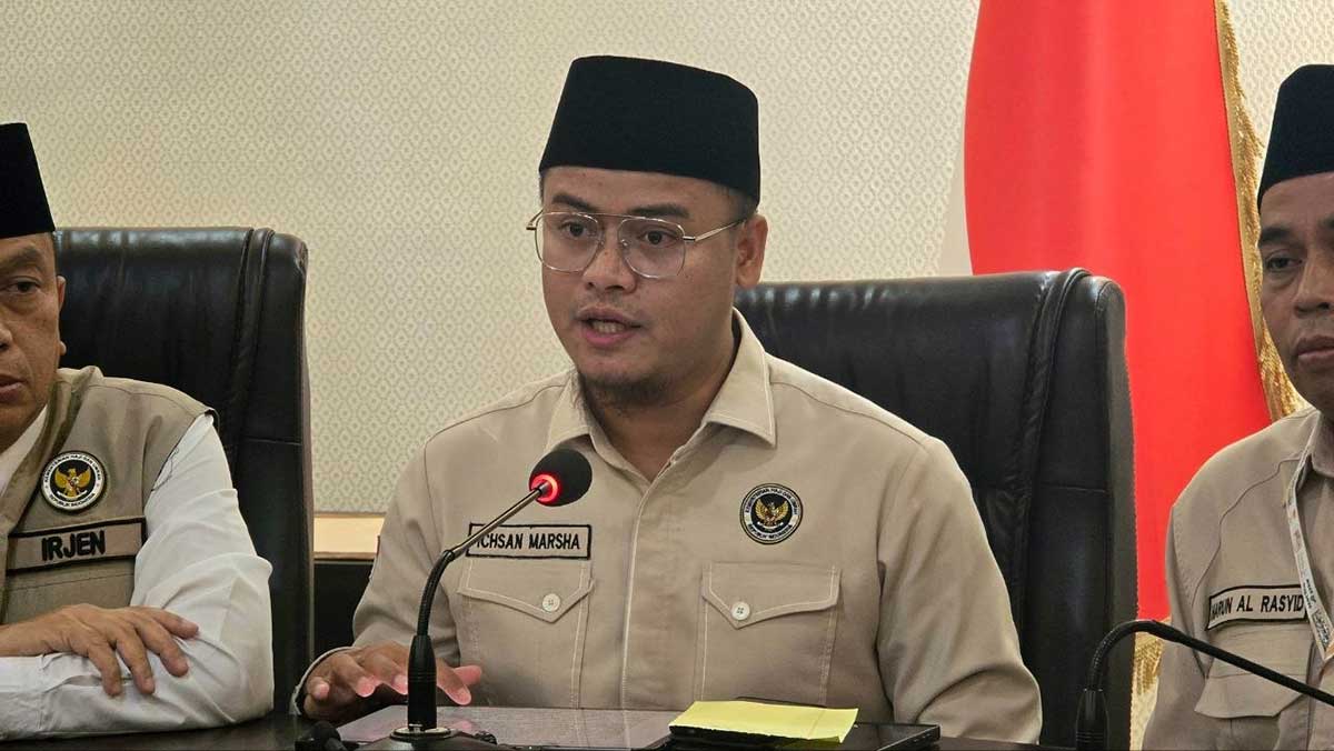 Juru Bicara Kementerian Haji dan Umrah, Ichsan Marsha, saat memberi keterangan pers. Foto: MCH 2026