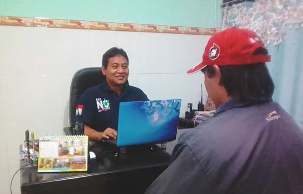 Kasat Narkoba Kompol Sugeng Purwanto saat menintrograsi Muzaki.