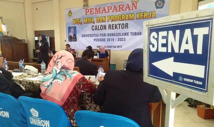 Salah satu calon Rektor Unirow Dian Supiana saat menyampaikan visi, misi, dan proker.