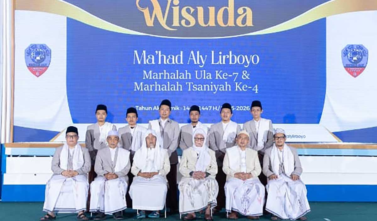 Pengasuh Pondok Pesantren Lirboyo dan jajaran civitas akademika Ma’had Aly. Foto: Ist