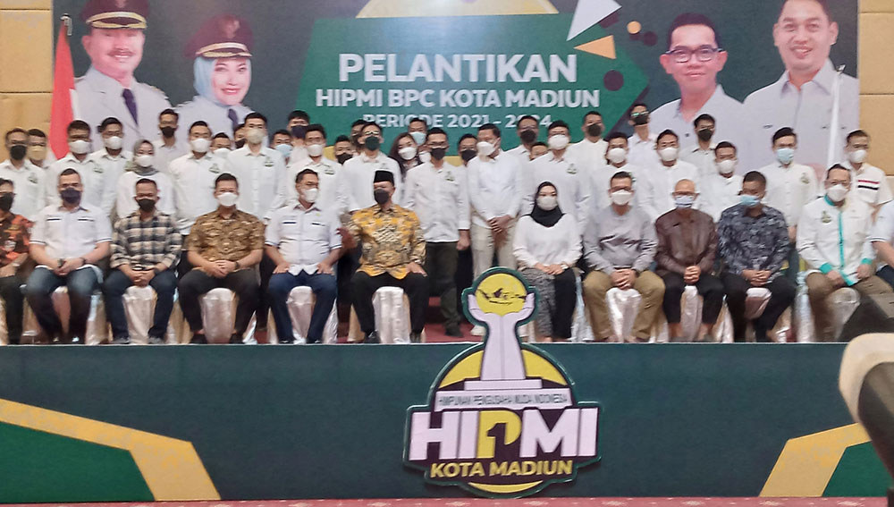 Foto bersama BPC Hipmi Kota Madiun dan Wali Kota Maidi. foto: Hendro Suhartono/ BANGSAONLINE.com