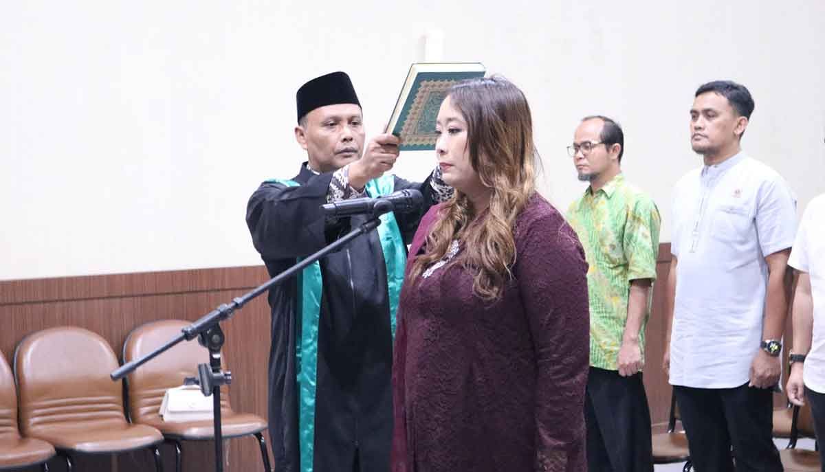 Kantah Kabupaten Pasuruan saat melantik PPAT yang baru.