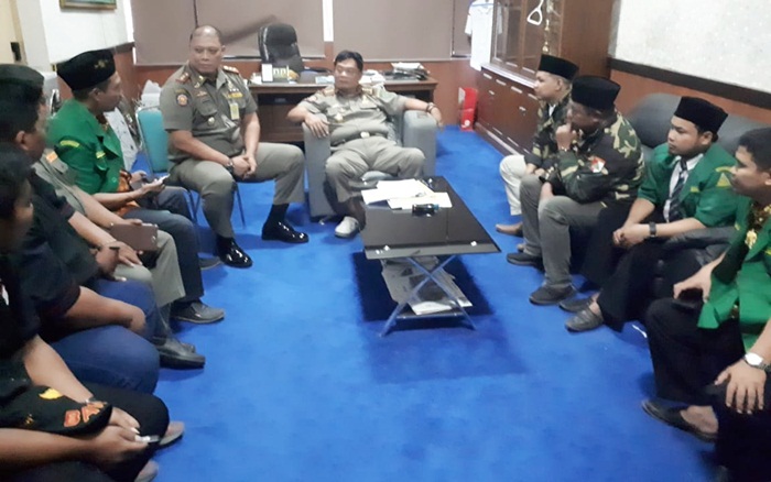 Ketua GP Ansor Sidoarjo H Rizza Ali Faizin dan Kepala Satpol PP Sidoarjo Widyantoro.