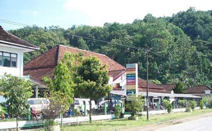 Salah satu puskesmas yang ada di Pacitan.