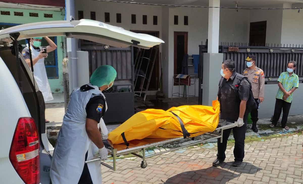 Mayat Membusuk Dalam Rumah Gegerkan Warga Desa Barengkrajan Sidoarjo