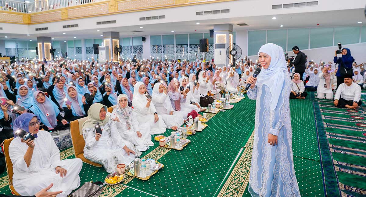 Gubernur Khofifah saat memberi sambutan.