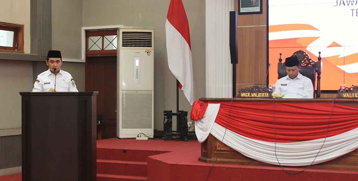 Wali Kota Pasuruan saat memaparkan jawaban dalam rapat paripurna dengan agenda pembahasan R-APBD 2026.