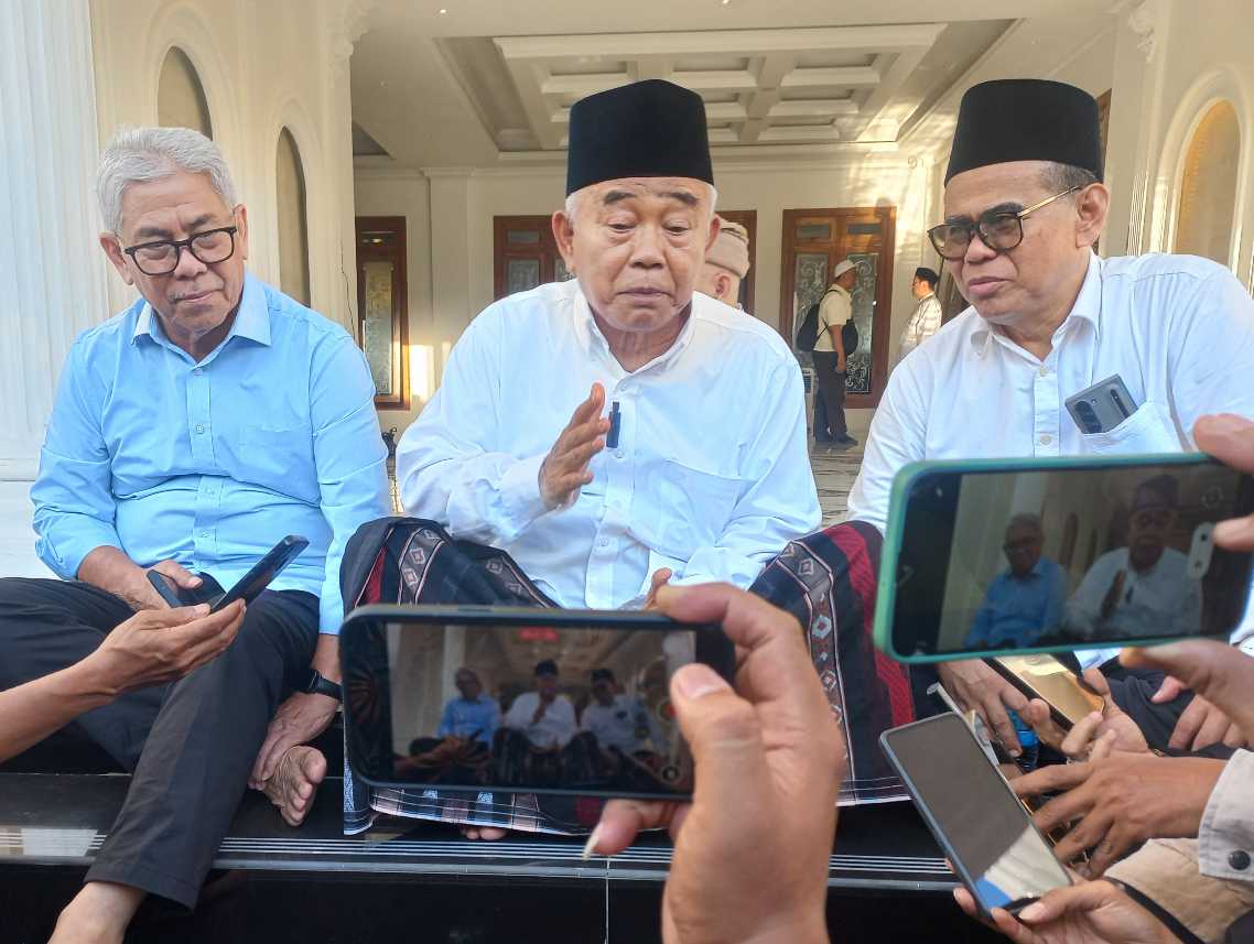 Prof. Dr. KH Asep Saifuddin Chalim saat memberikan keterangan kepada awak media